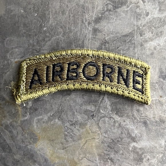 AIRBORNE fully embroidered arch patch, vintage - Picture 1 of 7